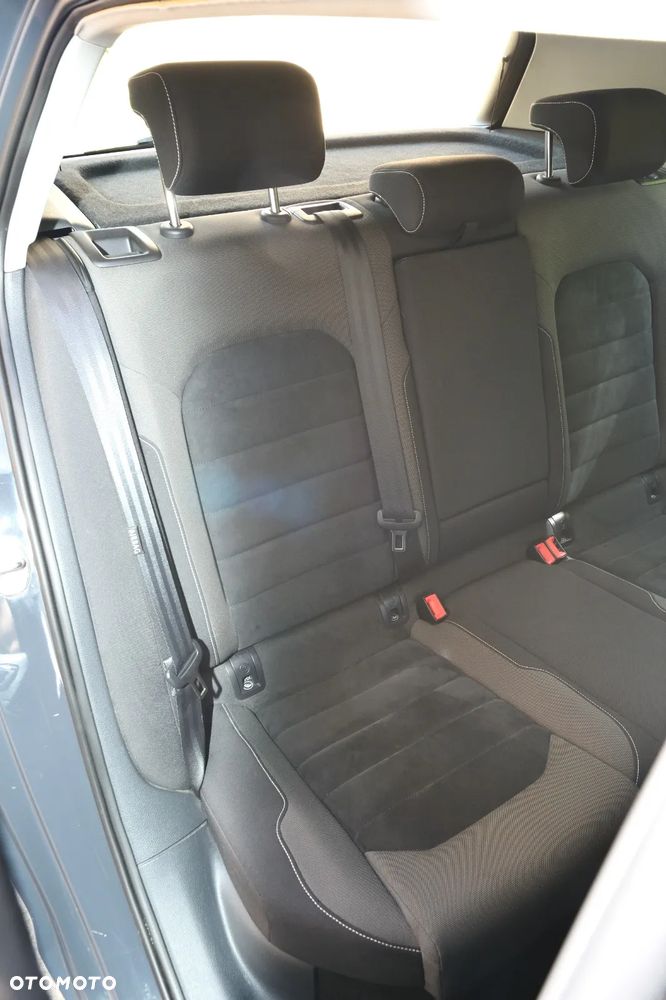 Volkswagen Golf - 35