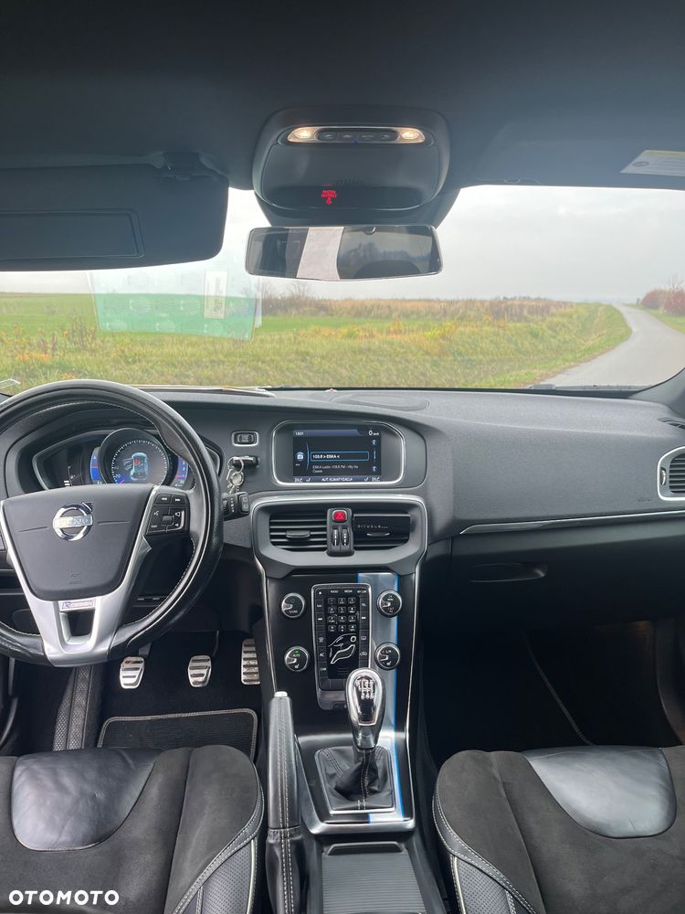 Volvo V40 D2 R-Design - 15