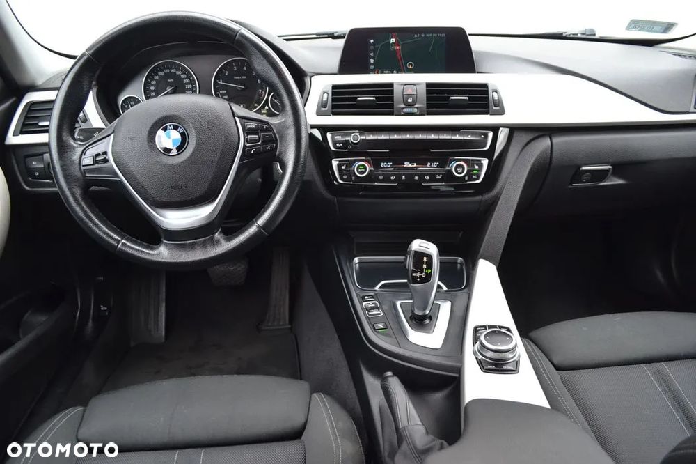 BMW Seria 3 318i - 10
