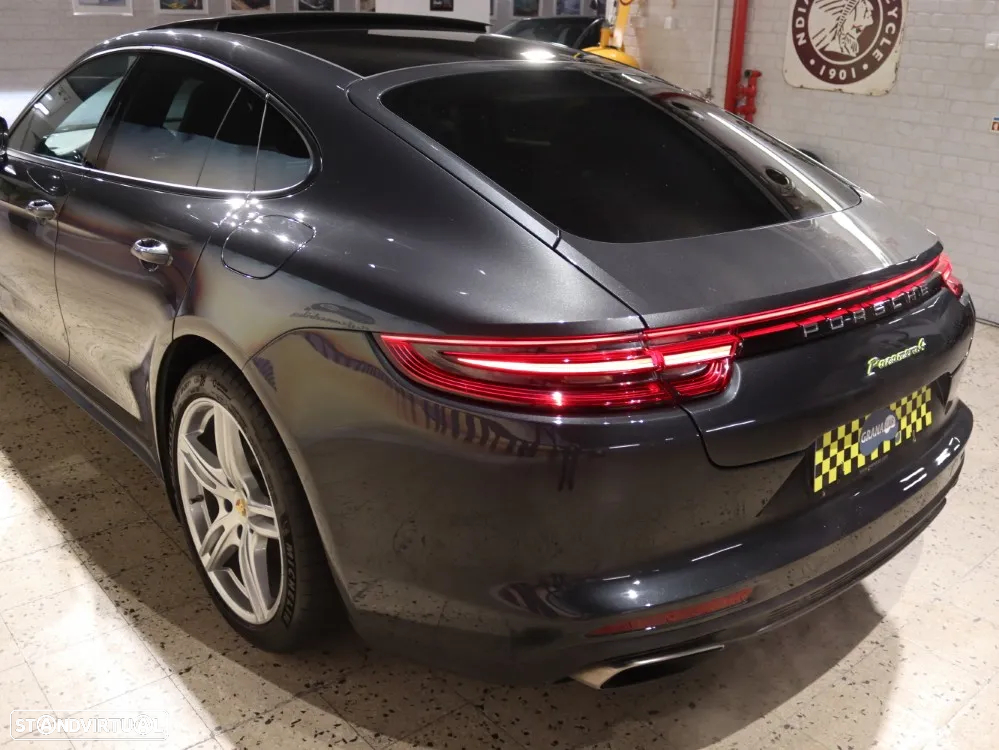 Porsche Panamera 4 E-Hybrid - 40
