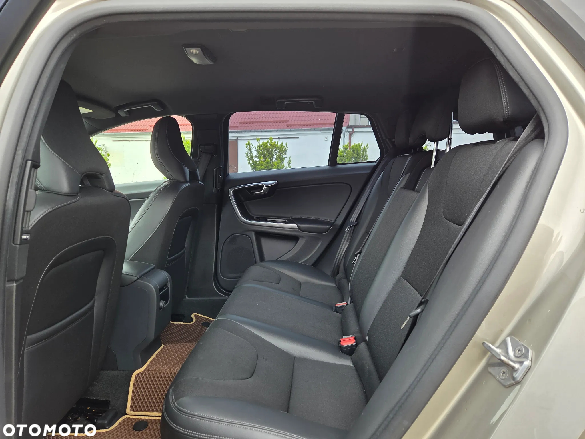 Volvo V60 D3 Momentum - 30