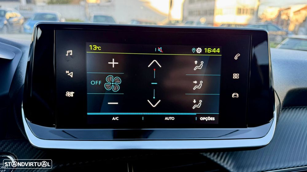 Peugeot e-2008 Allure Pack - 11