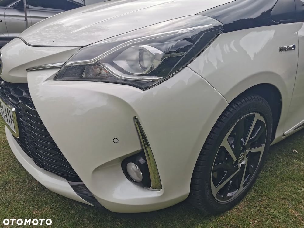 Toyota Yaris Hybrid 100 Selection - 5