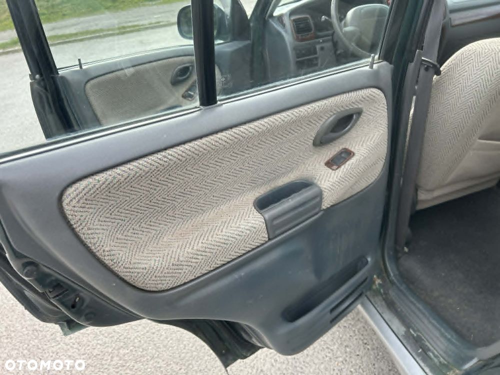 Suzuki Grand Vitara 2.5 V6 - 33