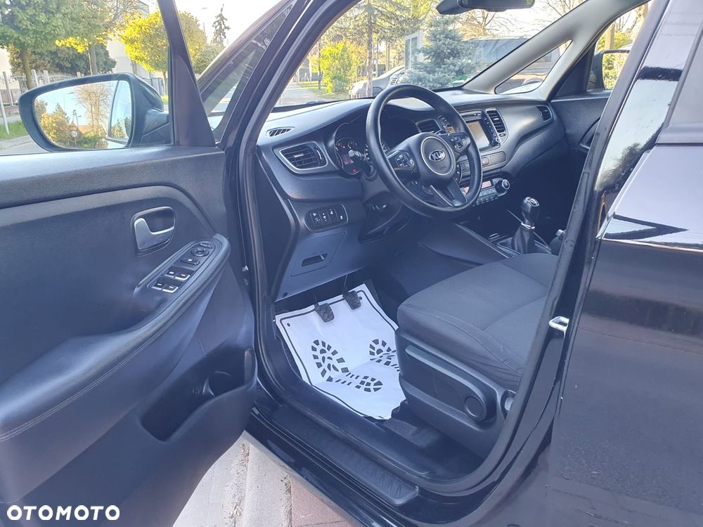 Kia Carens 1.6 GDI Attract - 12