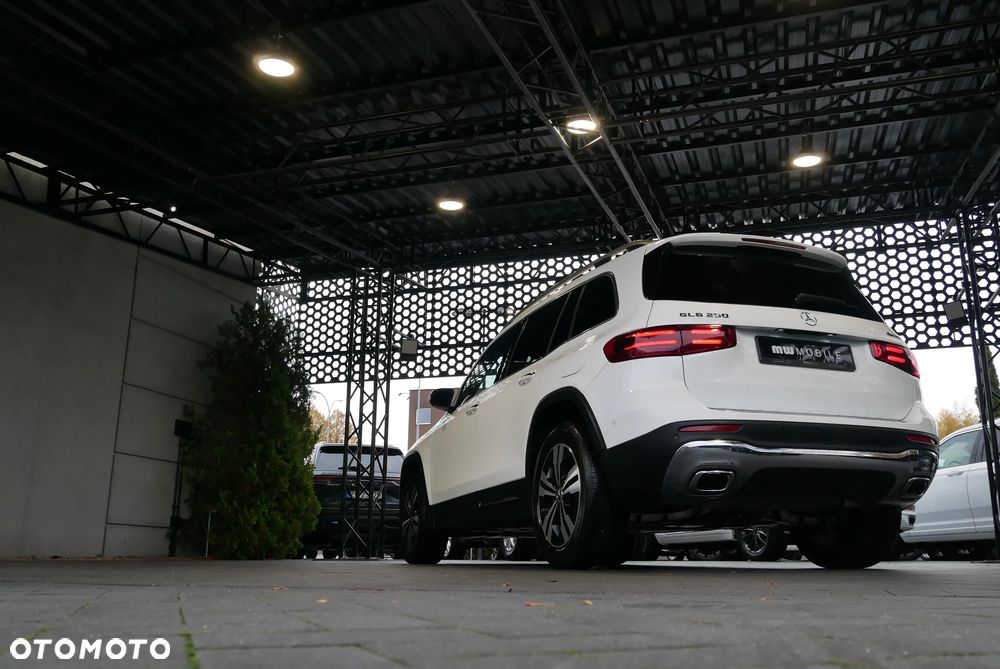 Mercedes-Benz GLB 250 4Matic 8G-DCT - 39