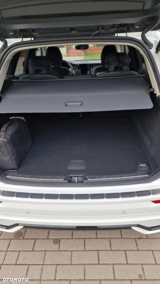 Volvo XC 60 B5 B AWD Plus Dark - 9