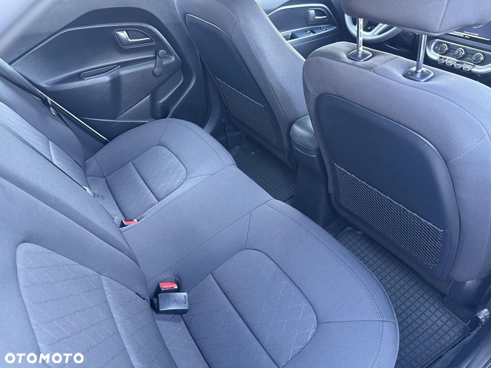 Kia Rio 1.4 M - 11