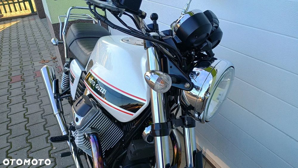 Moto Guzzi V7 - 24