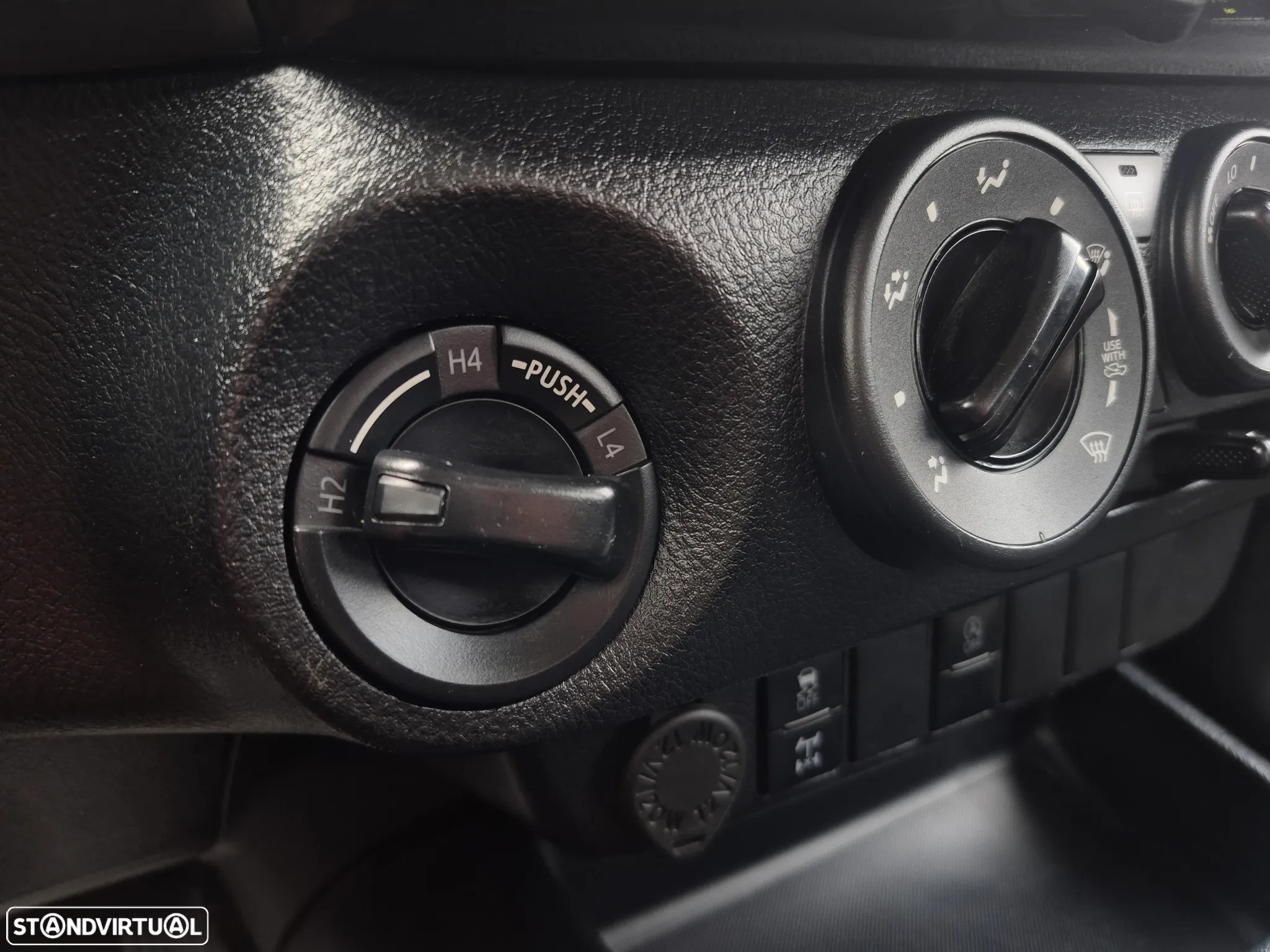 Toyota Hilux 2.4D-4D 4X4 - 2024 - 5 LUGARES - 12.000KM - 12