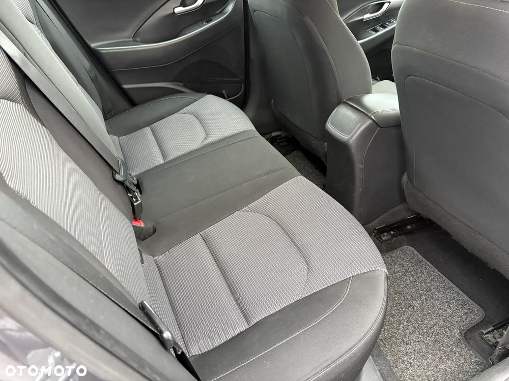 Hyundai i30 1.6 D Classic + - 20