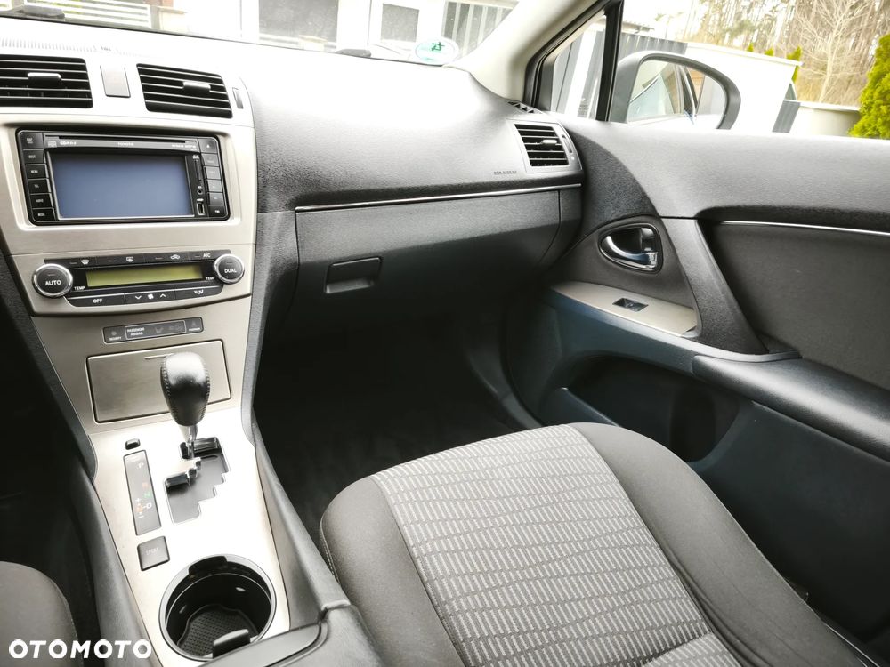 Toyota Avensis 1.8 Multidrive S Comfort - 12