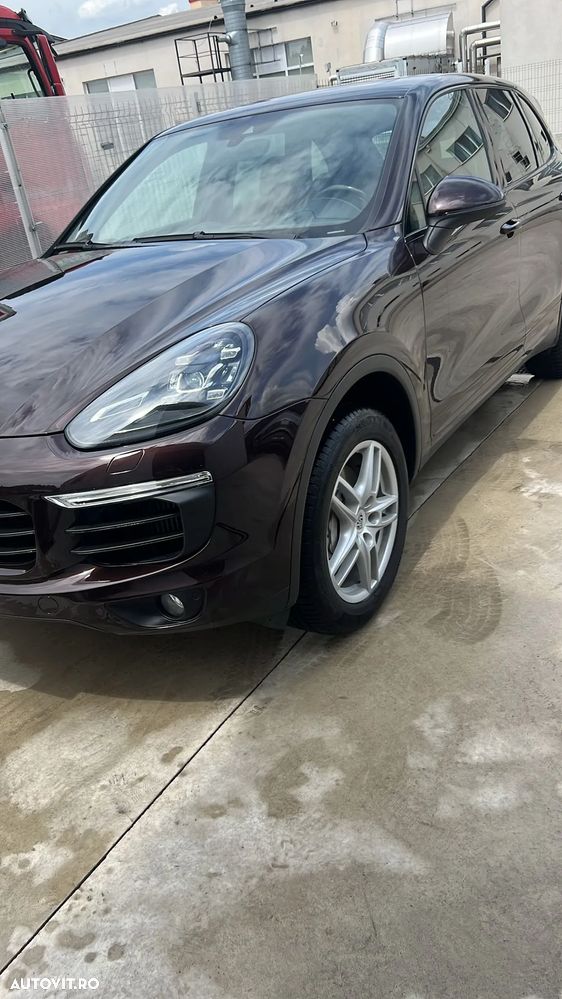Porsche Cayenne 3.0 L - 6