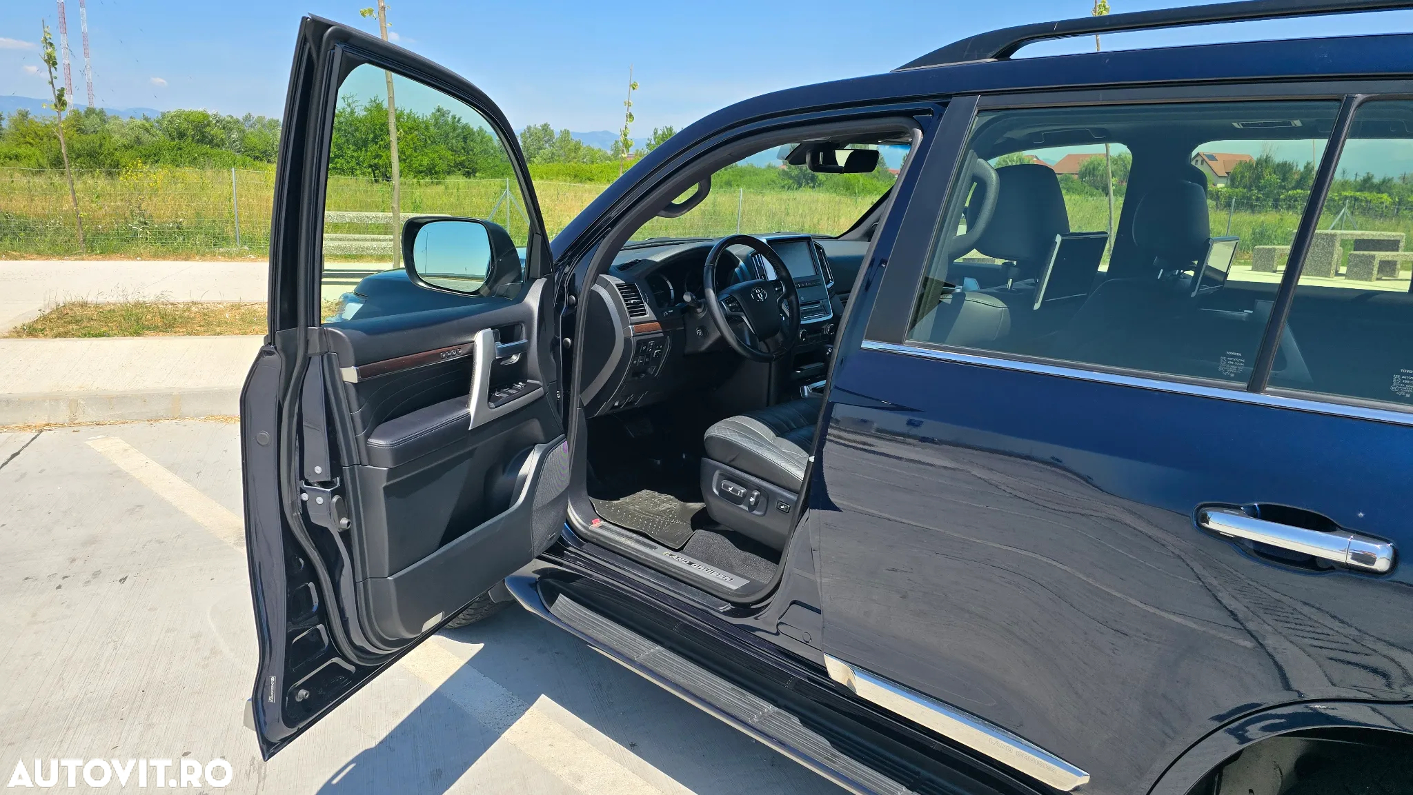 Toyota Land Cruiser - 7