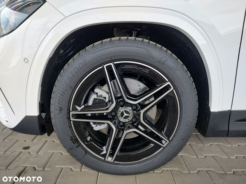 Mercedes-Benz GLA - 16