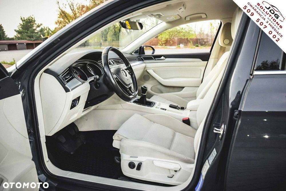 Volkswagen Passat - 12
