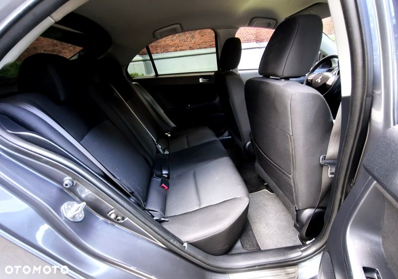 Mitsubishi Lancer 1.6 Intense - 28