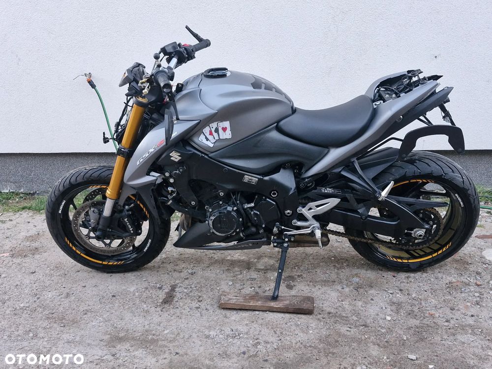 Suzuki GSX - 1