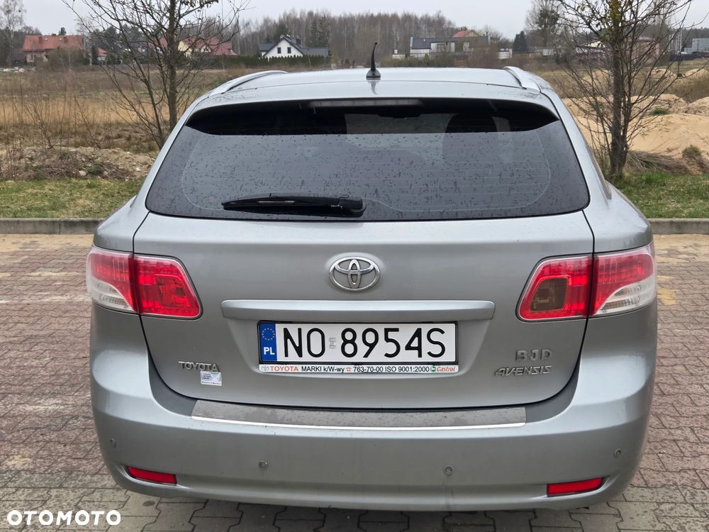 Toyota Avensis 2.0 D-4D - 11