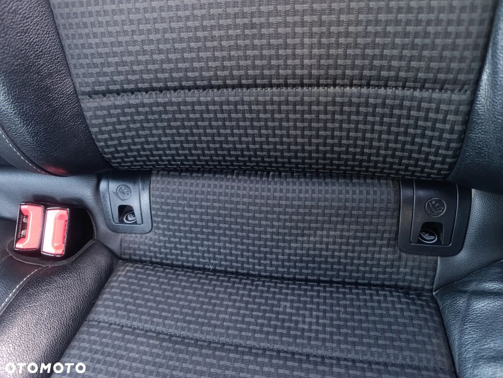 Volkswagen Golf 1.6 TDI BlueMotion Technology Comfortline - 29