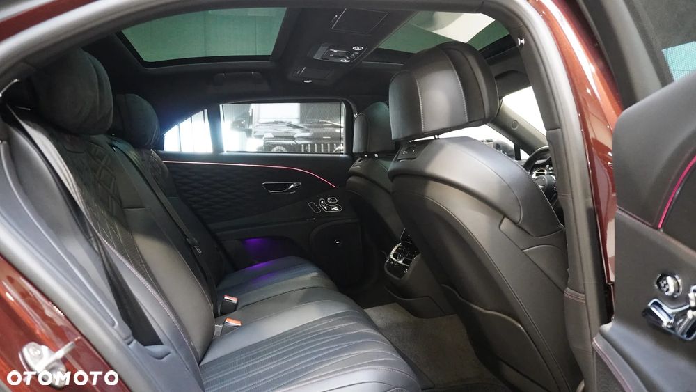 Bentley Flying Spur V8 S - 12