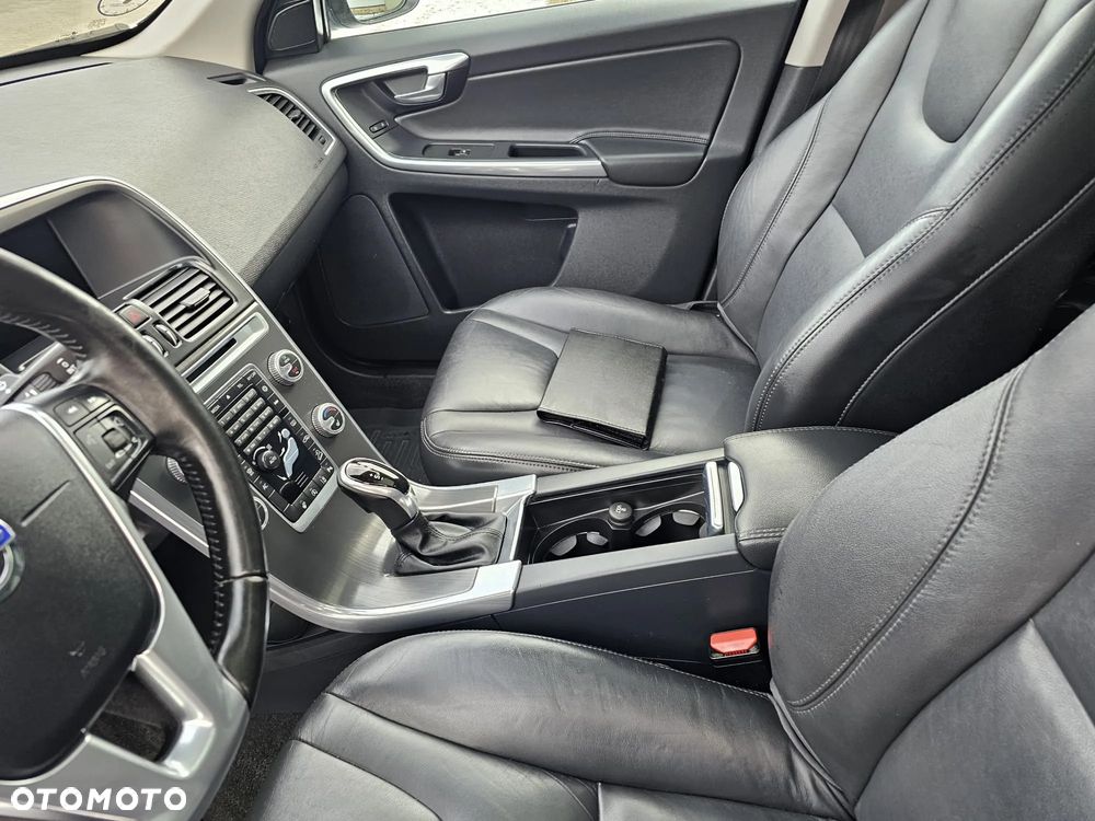 Volvo XC 60 D5 AWD Geartronic Summum - 6