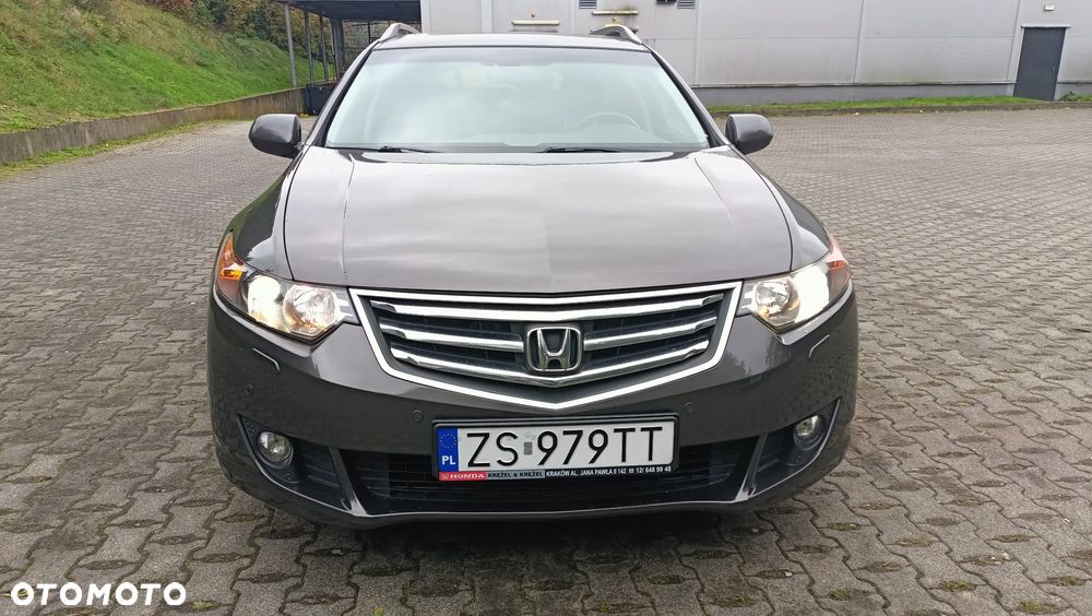 Honda Accord 2.0 Executive Nav - 1