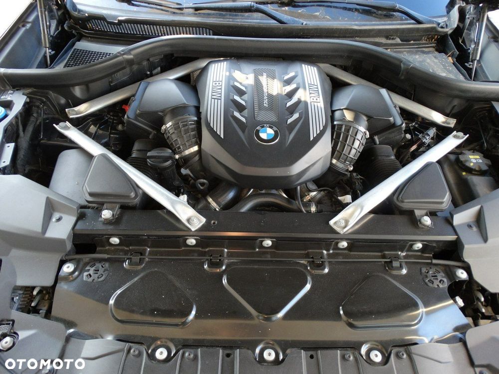 BMW X6 M50i - 32