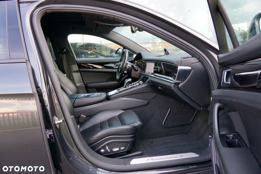 Porsche Panamera 4 - 19