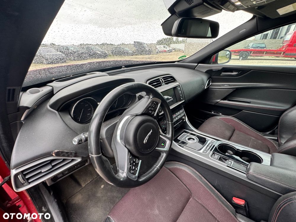 Jaguar XE 20t R-Sport - 15