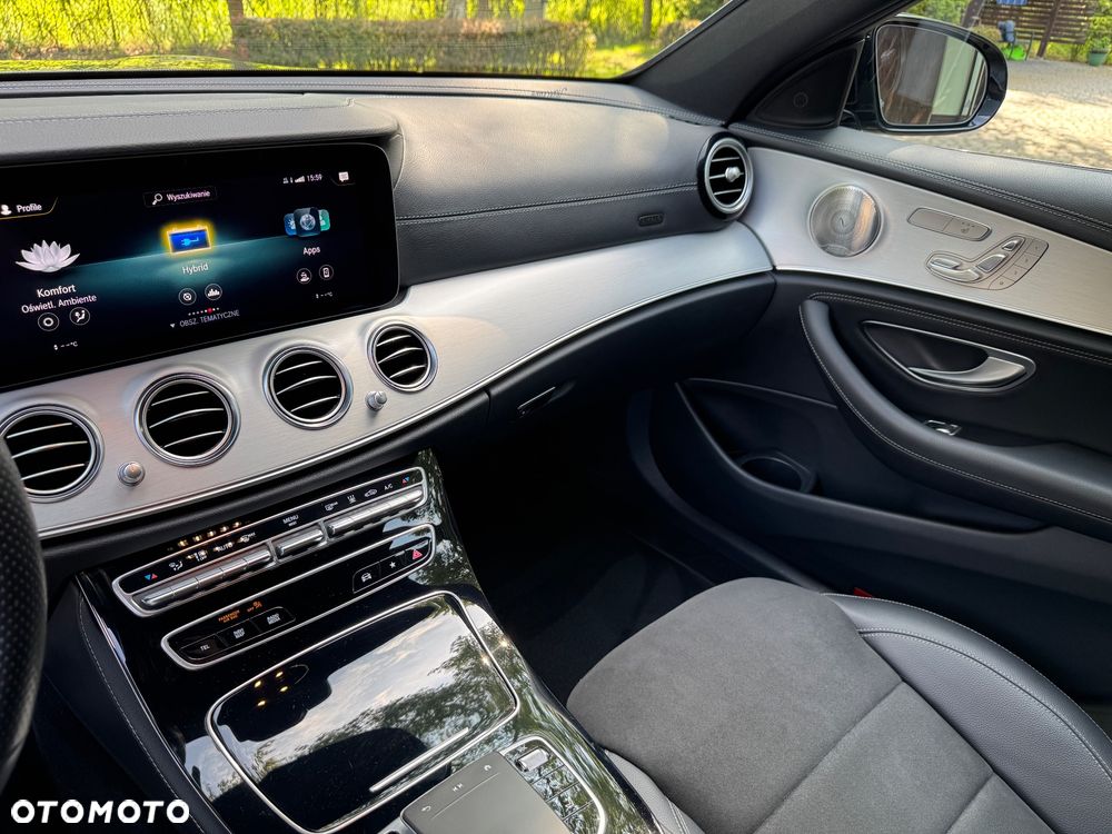 Mercedes-Benz Klasa E 300 de PHEV 4-Matic AMG 9G-Tronic - 28