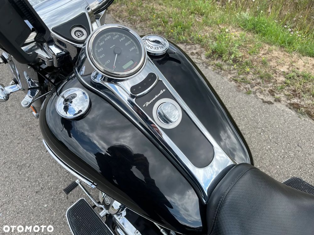 Harley-Davidson Trike Freewheeler - 17