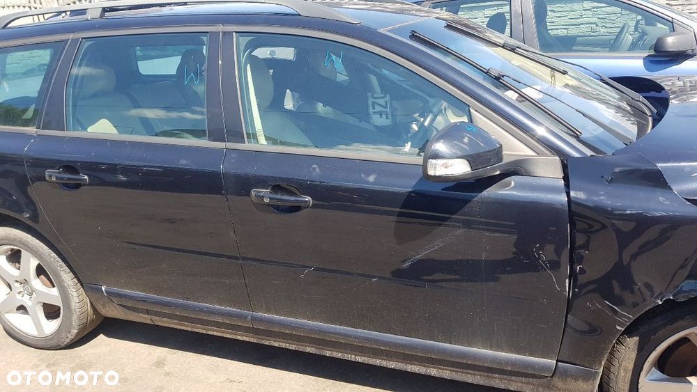 VOLVO V70 III DRZWI  PRAWY PRZÓD 452-26 - 1