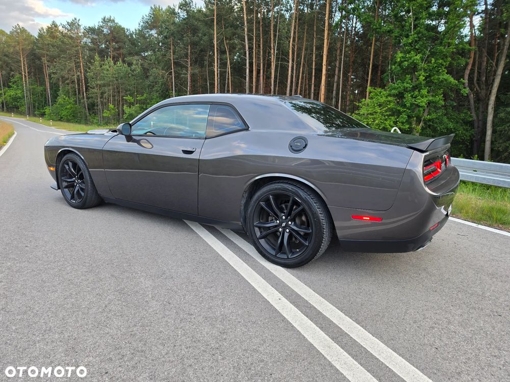 Dodge Challenger - 10