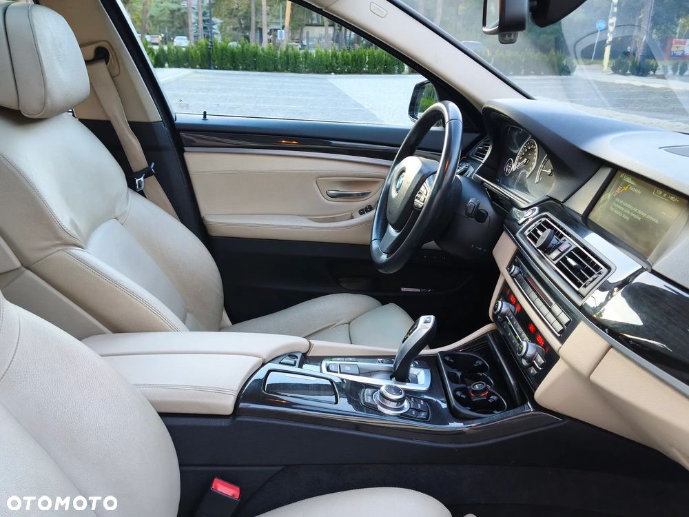 BMW Seria 5 525d xDrive Sport-Aut Luxury Line - 18