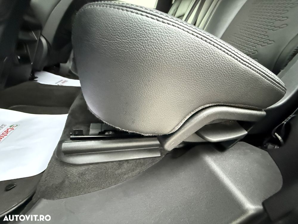 Land Rover Discovery Sport - 8