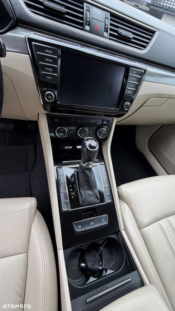 Skoda Superb 2.0 TDI DSG Ambition - 29