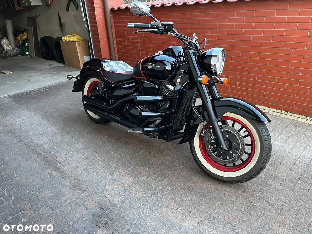 Suzuki Intruder - 1
