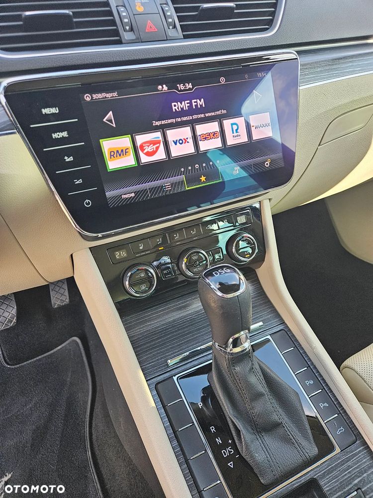 Skoda Superb 2.0 TDI DSG Premium Edition - 37