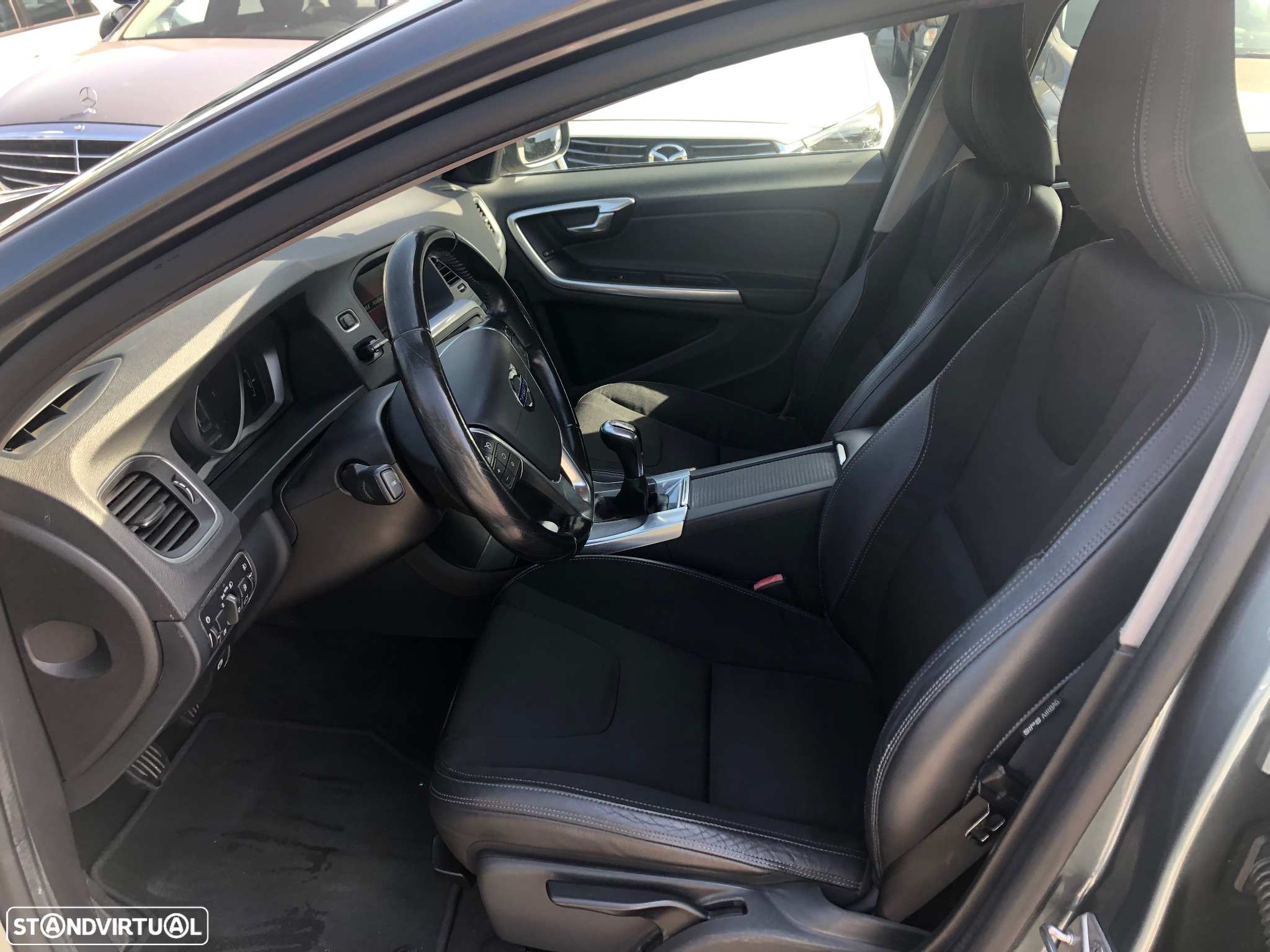 Volvo V60 2.0 D3 Kinetic - 4