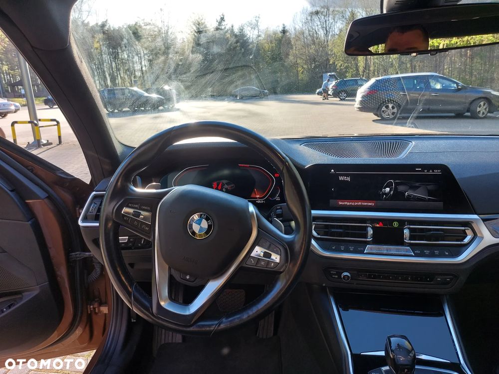 BMW Seria 3 330i xDrive - 10
