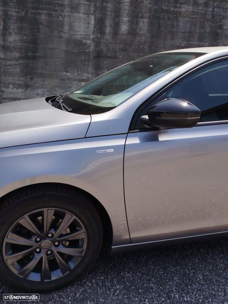 Peugeot 308 SW 1.2 PureTech Style - 12