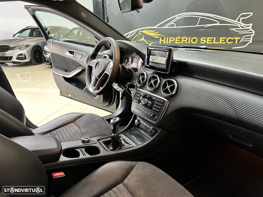 Mercedes-Benz A 180 AMG Line - 22