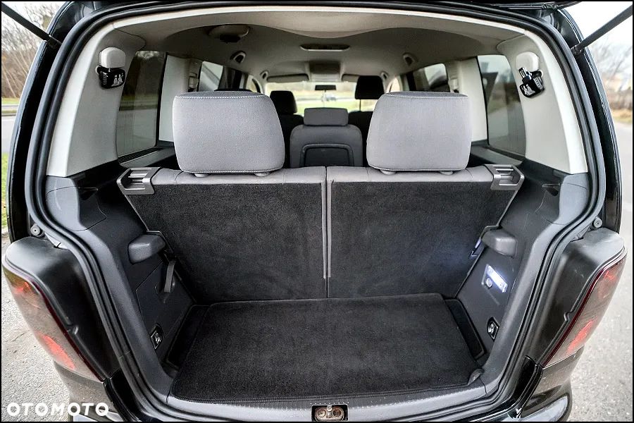 Volkswagen Touran - 35