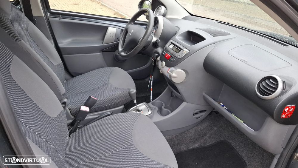 Peugeot 107 1.0 Trendy 2 Tronic - 8