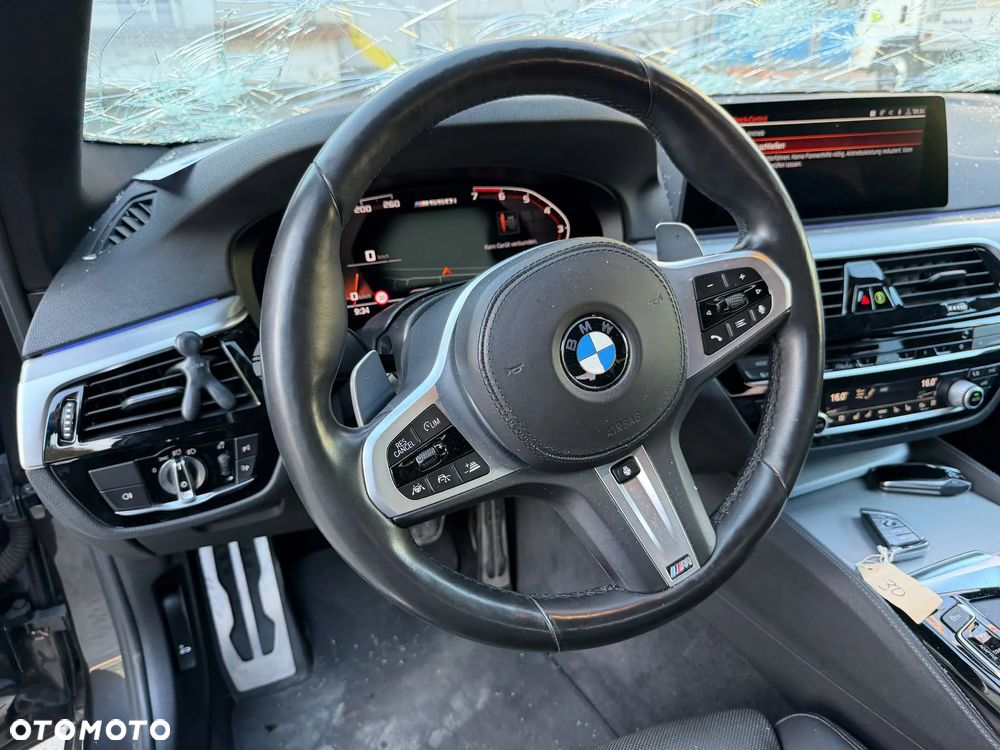BMW Seria 5 M550i xDrive - 10