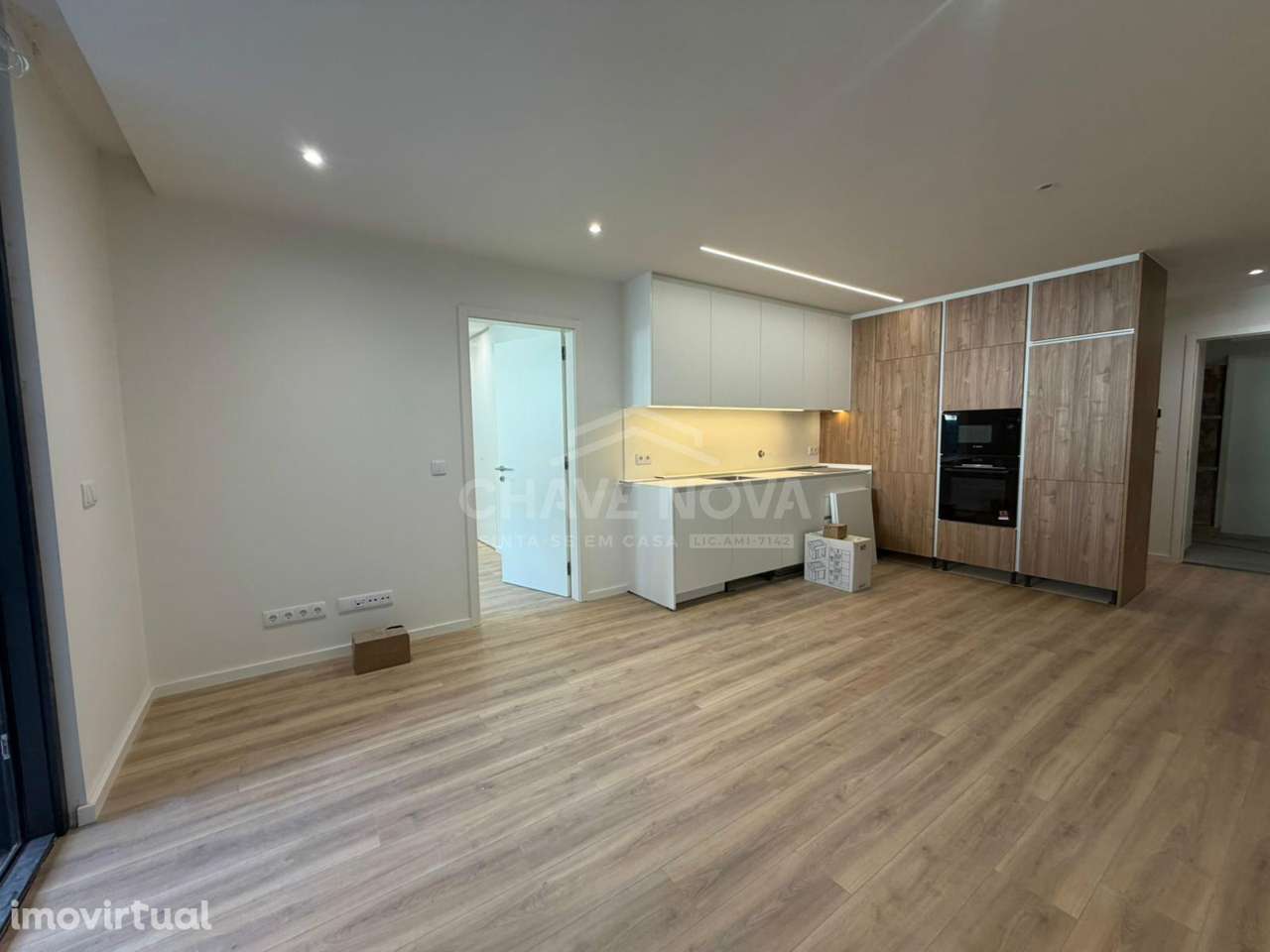 T1 Novo c/ Lugar de Garagem em Santa Marinha (Metro Linha Rubi) - Grande imagem: 4/24