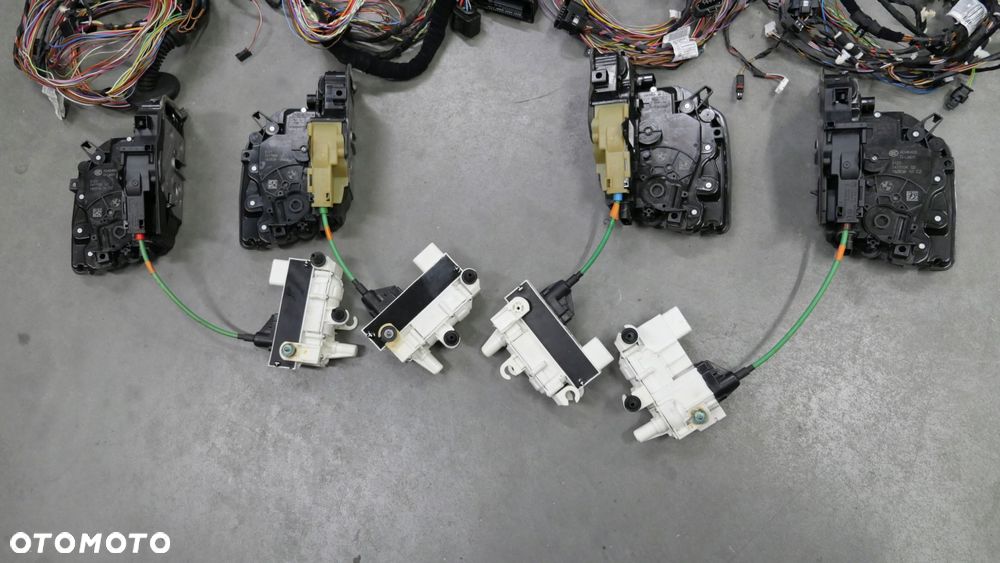bmw g30 g31 komplet zamków drzwi soft close domykanie dociski 7477704 - 2