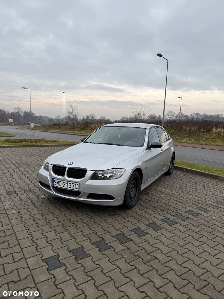 BMW Seria 3 318i - 1