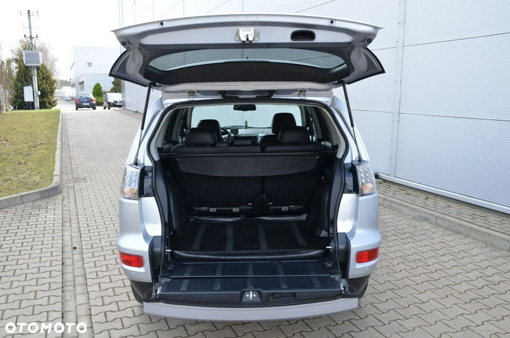 Mitsubishi Outlander - 9